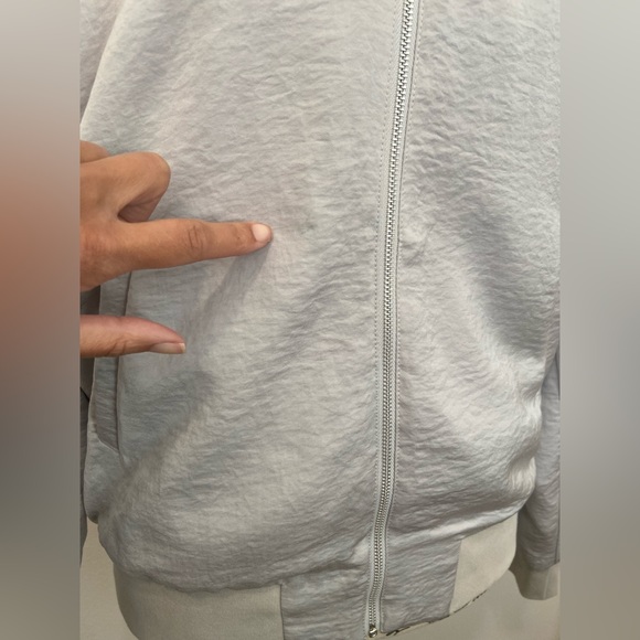 UNIQLO Lightweight Bomber Jacket - Picture 9 of 13